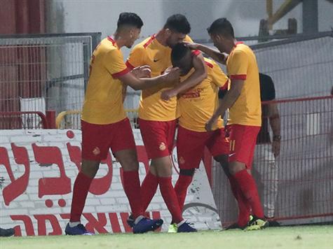 אשדוד מתקרבת למחצית ביתרון (דני מרון)