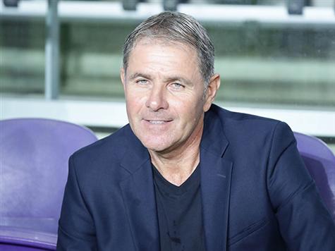 איזו פתיחה לחיפה! סומא חטף את הכדור במחצית המגרש של חדרה ושלח כדור נהדר לעוואד שלא נכשל וכבש (דני מרון).