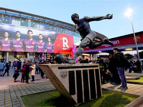 ערב טוב וברוכים הבאים לזירת המשחק: ברצלונה מארחת את ראיו ואייקאנו (Alex Caparros, Getty).<BR>