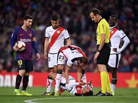 מסי מתקרב לצמד! מספר 10 בעט כדור חופשי וכמעט כבש, אבל אלכס מורנו רץ לאחור והרחיק בנגיחה (David Ramos, Getty).