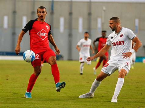 דקות לא טובות במשחק הזה, שתי הקבוצות לא ממש מאיימות על השער. ממתינים להתרחשויות. (ניר קידר)