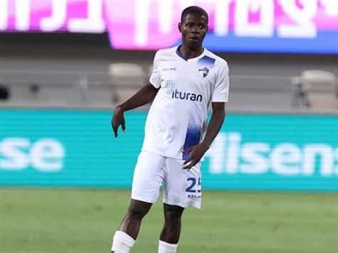 כובש שער השוויון מול מכבי חיפה, מייק אמנגה, עלה לקראת המחצית השנייה. אוהדי מכבי ת``א הריעו לו (דני מרון)