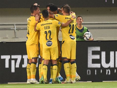 <STRONG>השריקה למחצית (ברני ארדוב)</STRONG>