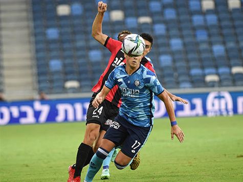 נכון לשלב הזה, מכבי נתניה יותר טובה. היא תוקפת יותר מחיפה, אבל עדיין לא מדויקת מספיק. (צילום: ברני ארדוב)