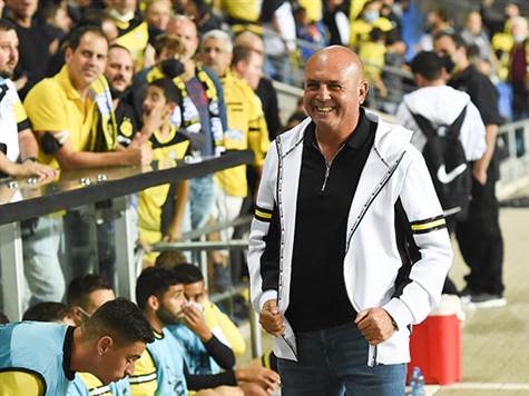 הנעת כדור טובה של שתי הקבוצות שמנסות ליצור ולחפש את השער הראשון. נתניה מצליחה לקבוע את הקצב בדקות המוקדמות האלה, אך עדיין לא הקשתה באופן משמעותי על השער של אריק ינקו. בני לם יראה גול? (ברני ארדוב)