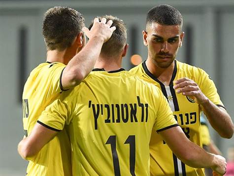 חוגגים בצדק. שחקני מכבי נתניה (ברני ארדוב)