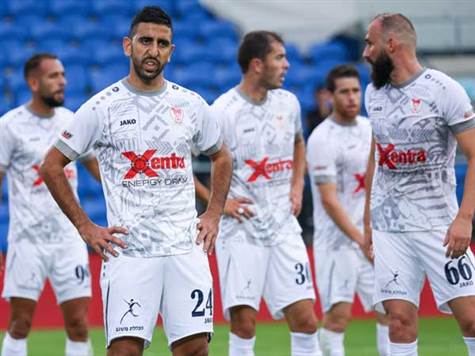 החמצה ענקית של סכנין. גיא מלמד ניסה פעם אחת ולבקוביץ` הדף, שלעאטה הגיע לריבאונד ומול שער חצי ריק בעט מעל לשער (דני מרון)