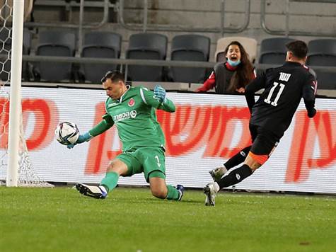 אלירן עטר סחט הצלה גדולה מארנסטס שטקוס (אלן שיבר)