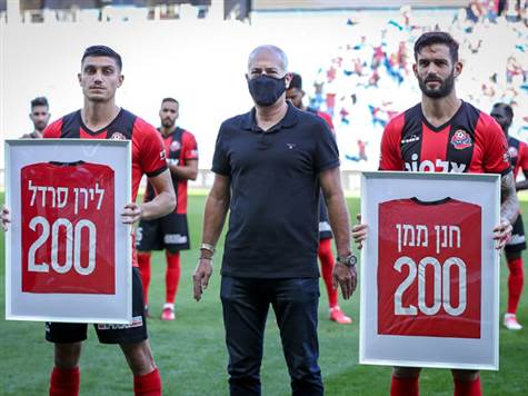 לפני המשחק הקבוצה ערכה טקס לחנן ממן ולירן סרדל לכבוד הגעתם ל-200 הופעות ליגה (מאור אלקסלסי)