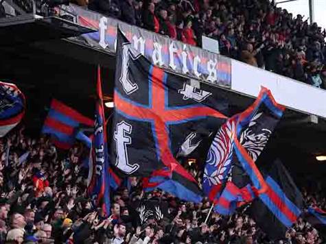 אוהדי קריסטל פאלאס דוחפים את קבוצתם. האם היא גם תצליח לחזור? (Getty)