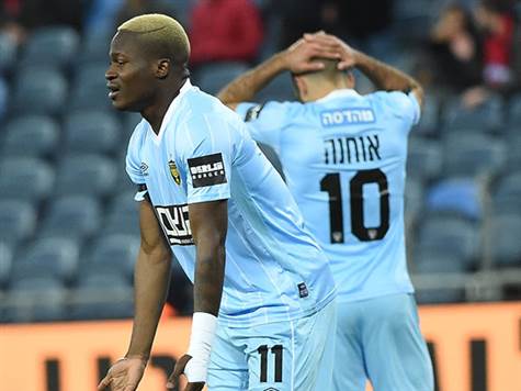 קריסה מוחלטת של בית``ר ירושלים בדקות האחרונות. הפועל חיפה השיגה את השער שהיתה ראויה לה (צילום: ברני ארדוב)