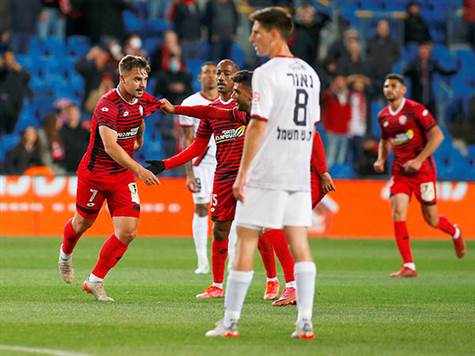 <STRONG>סיום המחצית הראשונה שהייתה כמעט נטולת אירועים, למעט אותו שער של פלקושצ`נקו שהפריח את השממה. מה מצפה לנו אחרי ההפסקה? (אלן שיבר)</STRONG>