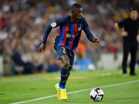 פדרי חטף את הכדור במרכז המגרש ויצא קדימה. הקשר שלח כדור טוב לדמבלה, שהטעה את המגן פעם אחת ושלח בעיטה מעמדה נוחה, אך היא הייתה חלשה מדי ודמיטרבסקי קלט בקלות (GETTY)