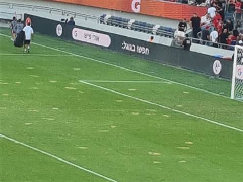 הדשא בבלומפילד עדיין לא התאושש מהאבוקות בדרבי.