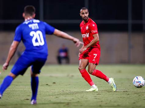 בינתיים, המשחק מאוד רגוע - אולי אפילו רגוע מדי. ב``ש לא אינטנסיבית כהרגלה (צילום: מאור אלקסלסי)