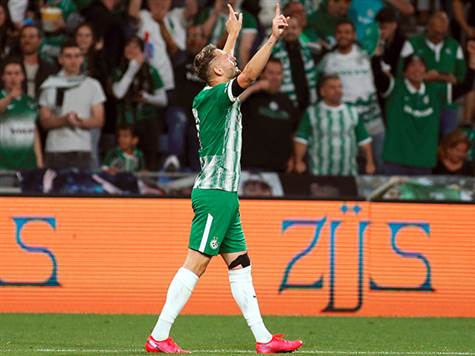 <STRONG>1:2 למכבי חיפה!</STRONG> ניצן הדף בעיטות של דוד, שרי וסבע, אך אצילי שהשתלט על הכדור החוזר כבר בעט פנימה. מהפך ירוק (אלן שיבר)