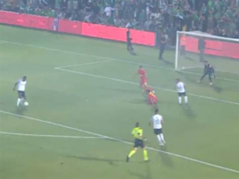 ההזדמנות הכי טובה עד עכשיו. איבוד בחצי המגרש של אשדוד, אצילי מסר לסבע שהשאיר לצ`יבוטה. האחרון בעט כדור שפגע בקורה