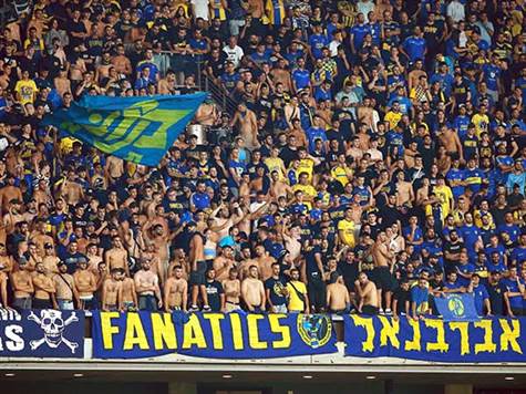 6,815 צופים וצופות הערב בנתניה - רובם מת``א, שמספקים אווירה&nbsp;ביתית נהדרת לקבוצה שלהם&nbsp;(צילום: אלן שיבר)