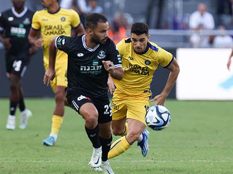 30 דקות של כדורגל באיצטדיון בלומפילד. מכבי תל אביב אמנם פתחה טובה, ועד כה שלטה בכדור ב-80% מהזמן - אבל בינתיים זה לא מספיק לה בשביל לעלות ליתרון (דני מרון)