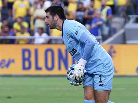 עומר כץ עצר שני פנדלים של ערן זהבי, אבל בשני מביניהם קפץ קדימה לפני הבעיטה. את השלישי הוא כבר לא הצליח להדוף (דני מרון)