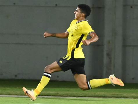 ההגנה הירוקה שוב חלמה, נתניה שוב מובילה. סטניסלב בילנקי סיפק מסירת אמן לרכש הקוסטה ריקני, שלא התבלבל מול כיוף (ברני ארדוב)