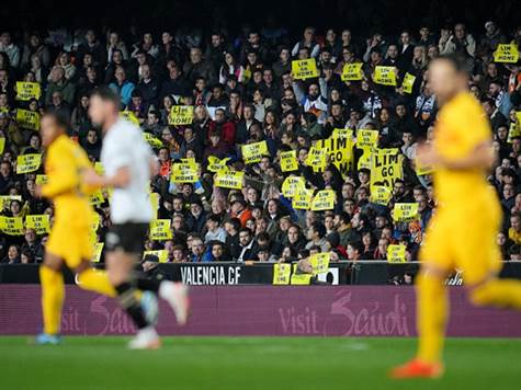 המחאה של אוהדי ולנסיה נגד הבעלים (Getty)