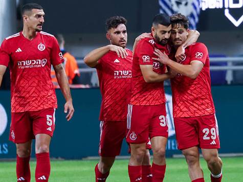 הפועל ת``א בדרך לניצחון שני ברציפות בליגה, ולאט לאט מתרוממת (צילום: דני מרון)