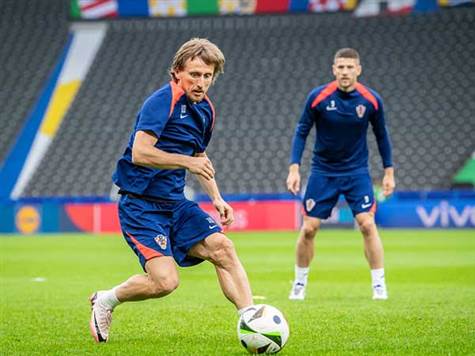 מנגד, אצל קרואטיה לוקה מודריץ` בן ה-38 יעלה לטורניר התשיעי שלו. מלבדו מרסלו ברוזוביץ` בן ה-31, מתאו קובאצ`יץ` בן ה-30, אנדריי קרמיריץ` בן ה-32 ודומאגוי וידה בן ה-35 צפויים לקחת תפקיד משמעותי. (GETTY)<br />