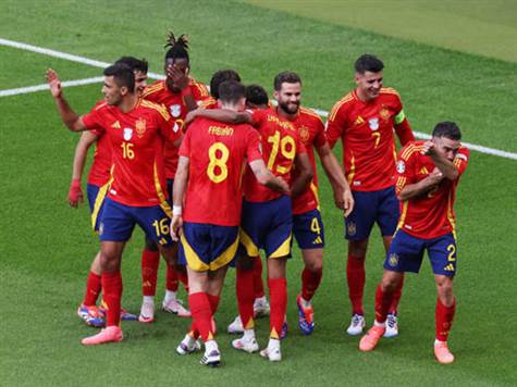 <strong>נבחרת ספרד פתחה את היורו עם הצגה ו-0:3 חד וחלק על חשבון נבחרת קרואטיה. מוראטה, רואיס וקרבחאל כבשו, סימון עצר פנדל של פבלוביץ' (GETTY)</strong>