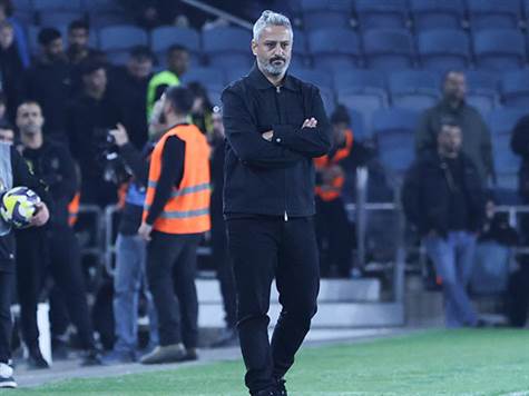 יצחקי עם חילוף משולש בפתיחת המחצית השנייה. (דני מרון)