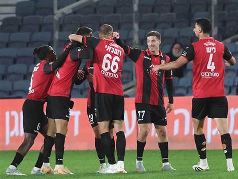 <strong>בהתקפה המשמעותית הראשונה: שער אדום בטדי! שער בכורה לחלוץ המונטנגרי (צילום: דני מרון)</strong>