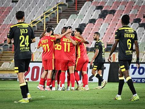 <strong>והנה השער! (ברני ארדוב)</strong>