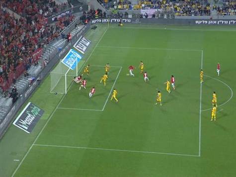 צ'יקו כבש אחרי שלקח ריבאונד מנגיחה של מאיימבו, אך האחרון הפריע למליקה להדוף את השער והשער נפסל בשל נבדל