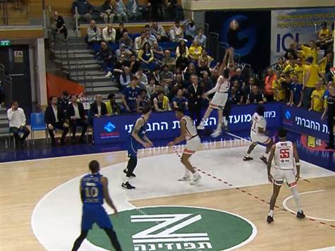 ג'ף דאוטין בטירוף עם 14 נקודות ברבע הראשון