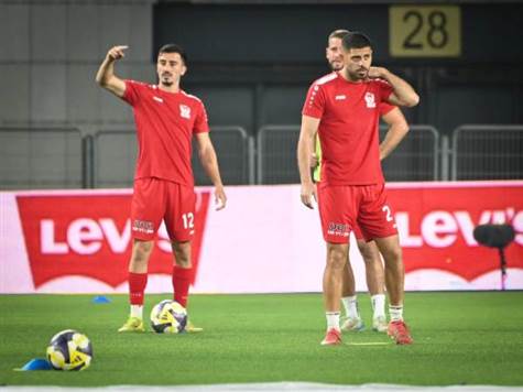 <div style=``direction:ltr;``>וגם החבורה האדומה (ברני ארדוב)</div>