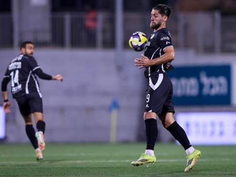 חטיפת כדור של גוטליב מגיעה אל בילנקי, שלבד מול השוער סחט הדיפה גדולה מטננבאום! הצלה חשובה שלו (מאור אלקסלסי)