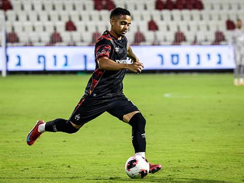 ז'ואאו ויקטור, מתן בלטקסה ועידן נחמיאס הפצוע מחוץ לסגל ב"ש הערב. ויקטור אינו חש בטוב ולכן יהיה הזר שייוותר בחוץ (צילום: קובי אליהו)