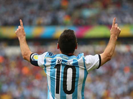 הקהל בפורטו אלגרה היה מעדיף לראות עוד קצת להטוטים של מסי, אבל הריע לו כשיצא