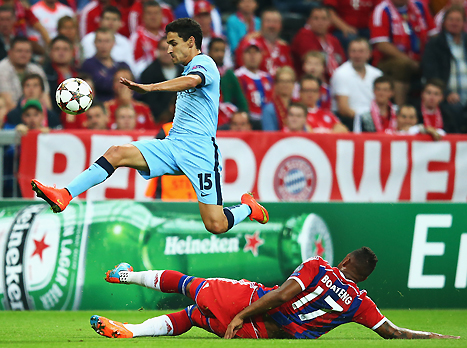 חדשות רעות לסיטי: דז`קו יורד מהמגרש פצוע, מחזיק את הגב. מה יגיע על זה אלי גוטמן?