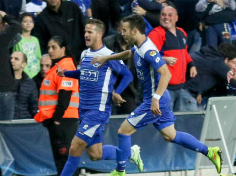 ככה הירש חגג את השער של הפועל פ``ת. מאז הוא כבר נרגע...