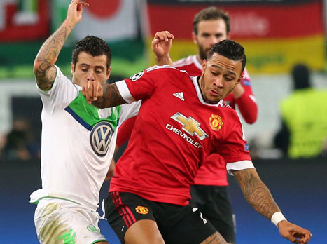 ממפיס במאבק על הכדור (Getty)