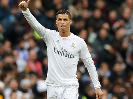 ריאל מדריד סוגרת את שנת 2015 בסימן חיובי, עם ניצחון ביתי 1:3 על ריאל סוסיאדד, אך שוב נזקקה ללא מעט עזרה של השופטים. שני פנדלים מעוררי מחלוקת העכירו מחצית ראשונה טובה, אליה ירדה ריאל ביתרון 0:1, אחרי שרונאלדו החמיץ פעם אחת מהנקודה הלבנה (24) ולאחר מכן כיפר על כך וכבש.