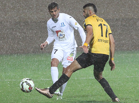 קסום מול לידור כהן בגשם (אנצ`ו גוש)