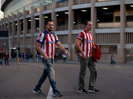 אוהדי אתלטיקו מדריד. לא יקבלו הדחה מפתיעה הערב (getty)