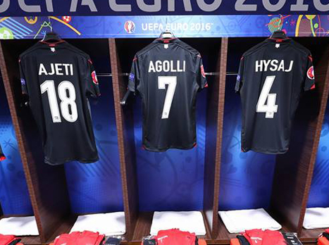 חדר ההלבשה של האלבנים מבריק ומצוחצח לקראת המשחק (uefa)