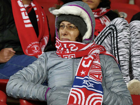 האוהדים עדיין ממתינים לשער (אלן שיבר)