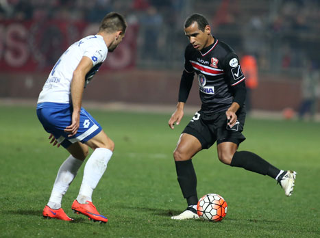 עד לפתיחתה של המחצית השנייה, <STRONG>57 אחוזים</STRONG> מהגולשים אמרו שבני סכנין היא זו שתבקיע ראשונה.<BR><STRONG>22 אחוזים</STRONG> ממכם חושבים שדווקא אשקלון תמצא את הרשת קודם, <BR>ו-<STRONG>22 אחוזים</STRONG> נוספים ממכם&nbsp;הימרו שהמשחק יסתיים ב-0:0