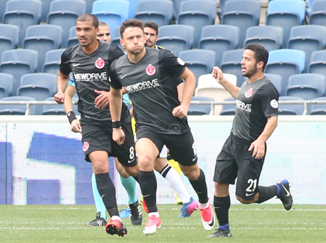 אלטמן חוגג את שער השיוויון (יוסי שקל)