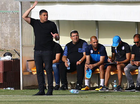 נעים. לחוץ על הספסל (לירון מולדובן)