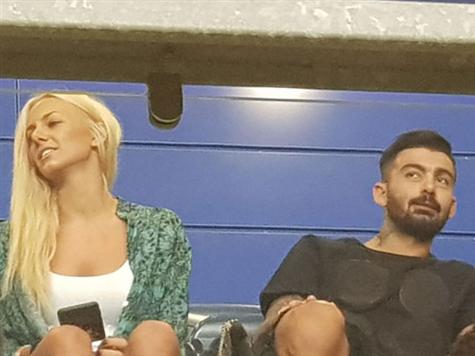 מחזיק אצבעות לקבוצה החדשה